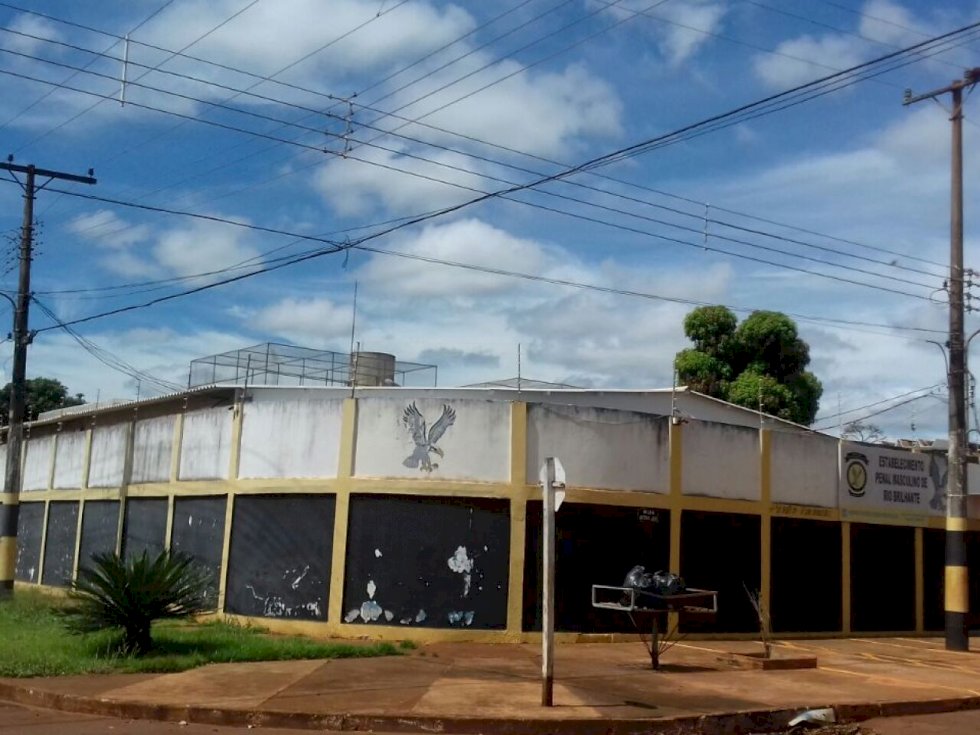 Mulher é presa tentando entregar maconha para o filho em presídio